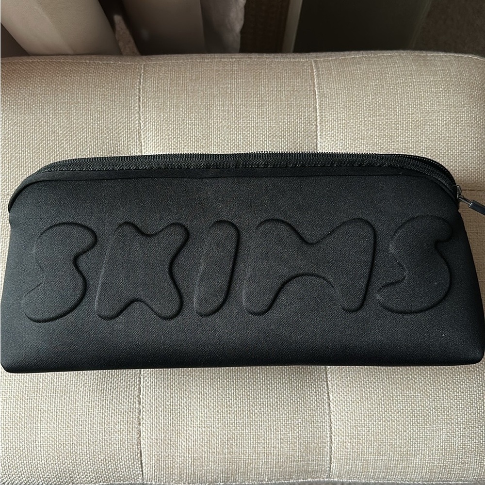SKIMS Black Neoprene Pouch - Picture 8 of 8